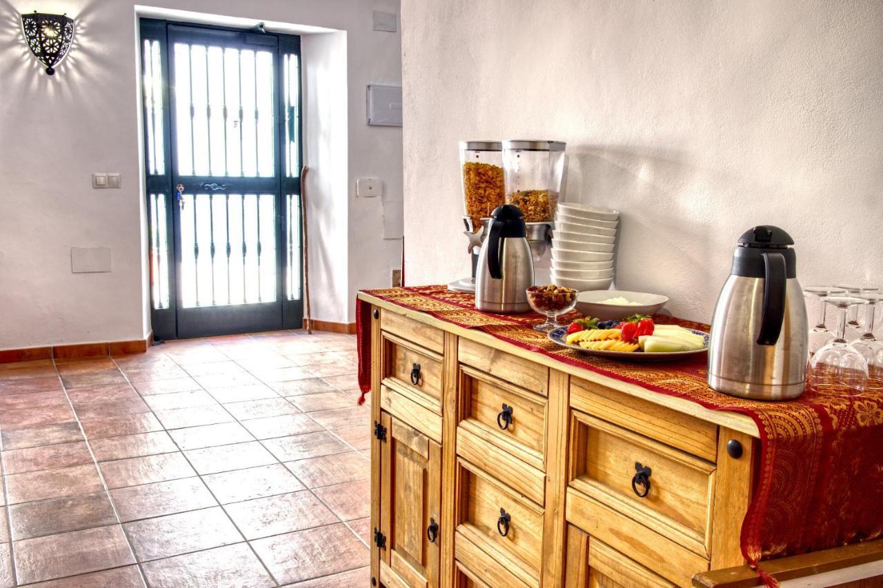 La Vieja Botica Bed & Breakfast Canillas de Aceituno Luaran gambar