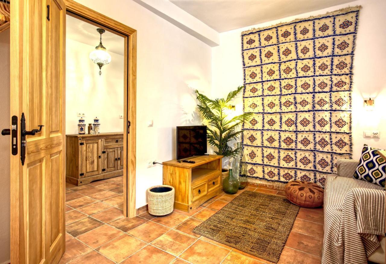 La Vieja Botica Bed & Breakfast Canillas de Aceituno Luaran gambar