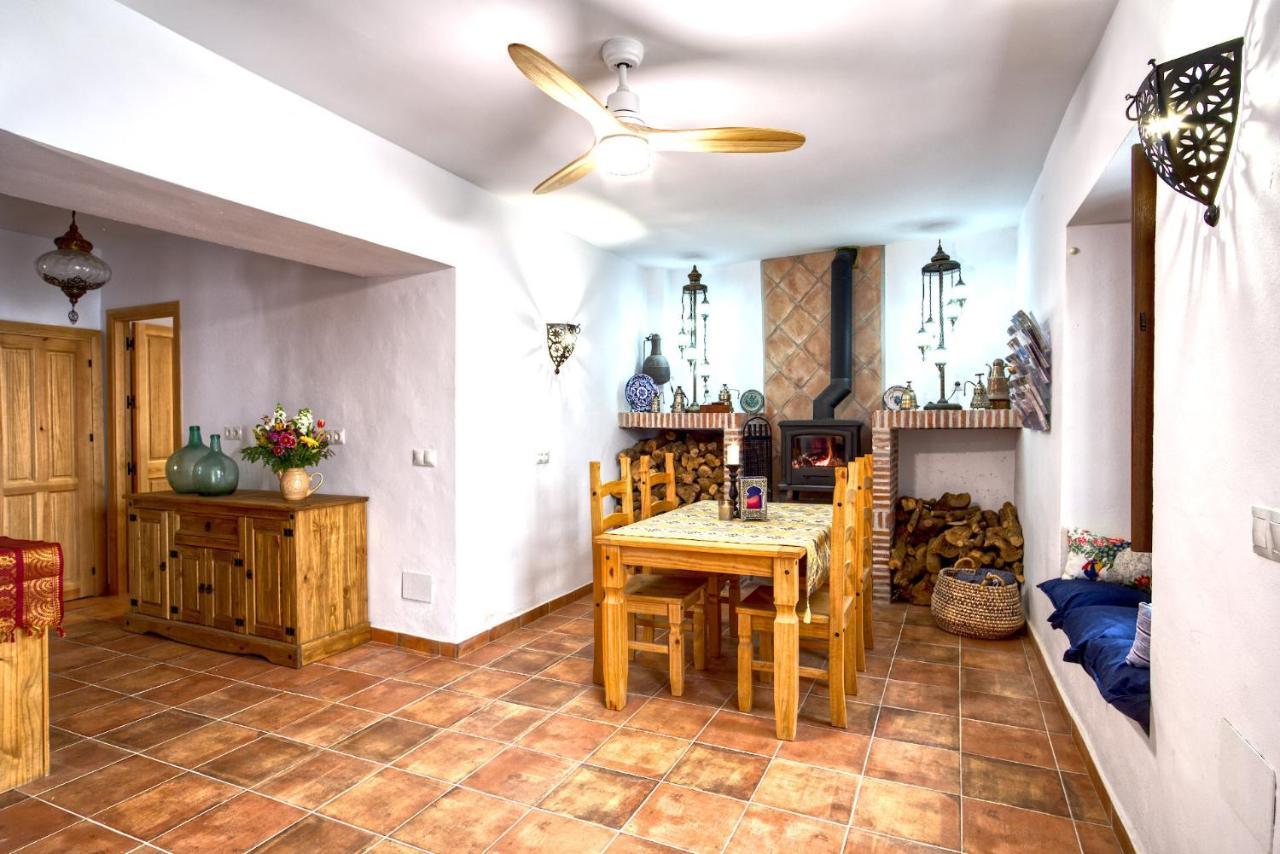 La Vieja Botica Bed & Breakfast Canillas de Aceituno Luaran gambar