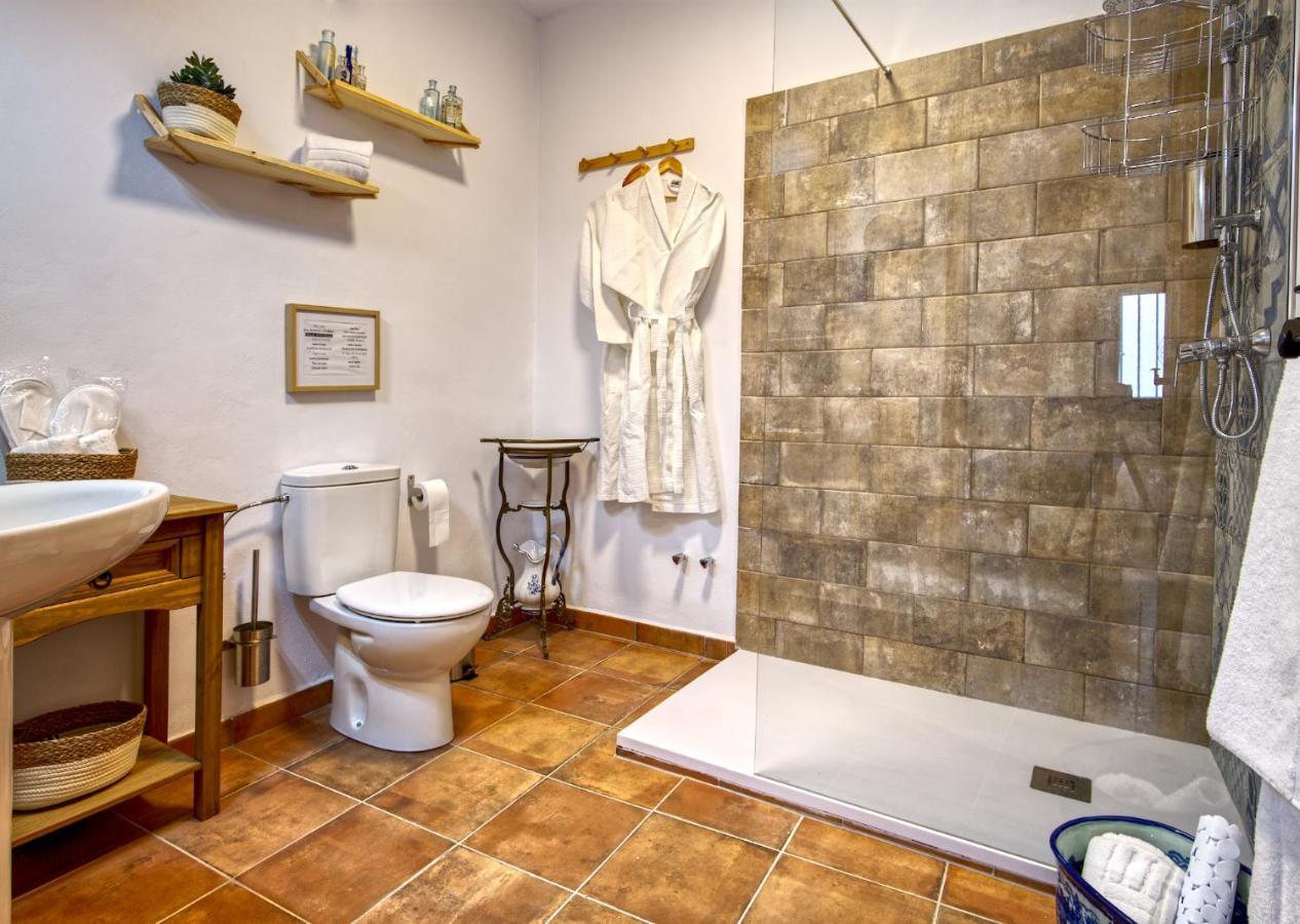 La Vieja Botica Bed & Breakfast Canillas de Aceituno Luaran gambar