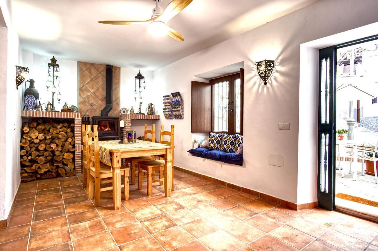 La Vieja Botica Bed & Breakfast Canillas de Aceituno Luaran gambar